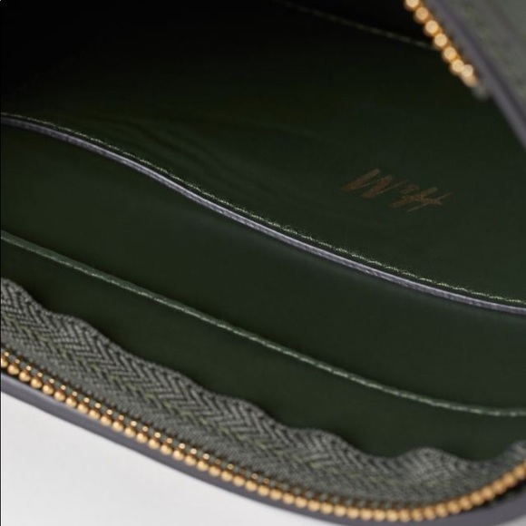 Faux croc bag w narrow straps, zipper at top green - Picture 2 of 5